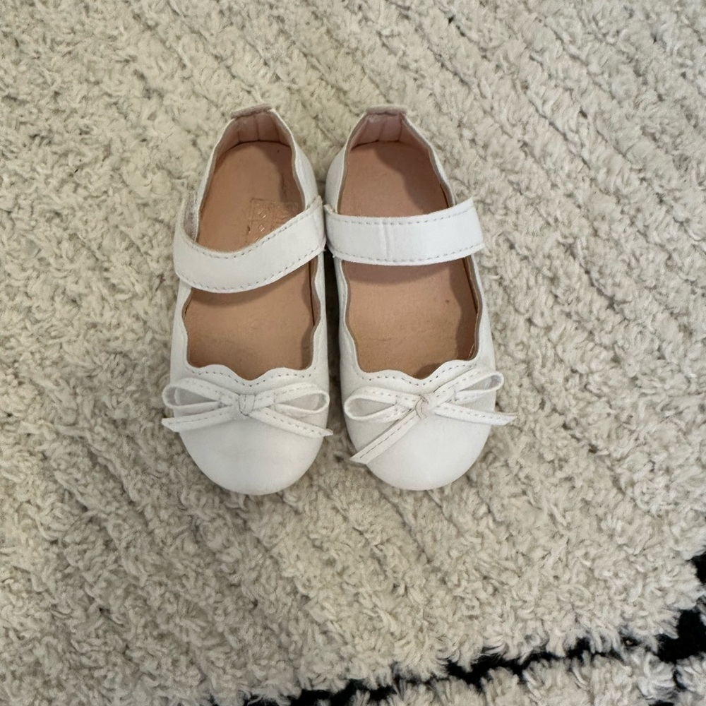 White toddler girl Shoes with Bow Detail